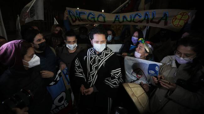 Fundador de la Lista del Pueblo y firmas de Diego Ancalao