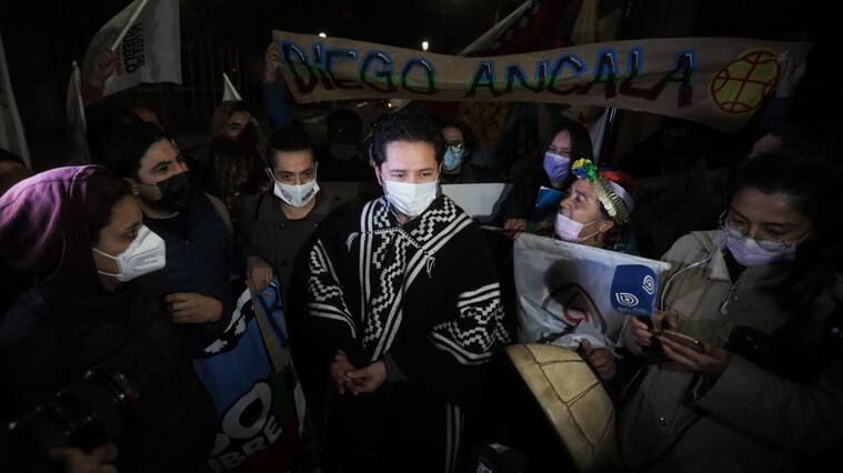 Fundador de la Lista del Pueblo y firmas de Diego Ancalao