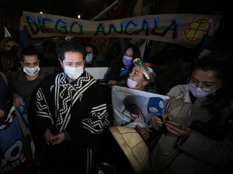 Fundador de la Lista del Pueblo y firmas de Diego Ancalao