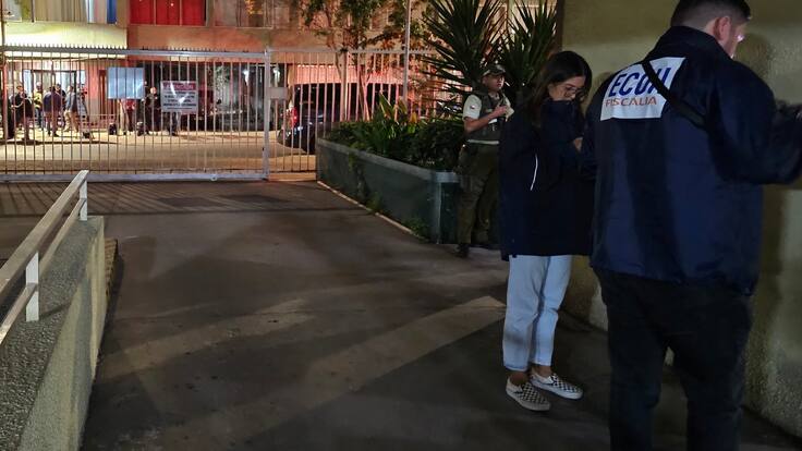 Asesinan a disparos a dos personas al interior de un departamento en Santiago Centro: PDI investiga a cuatro sospechosos
