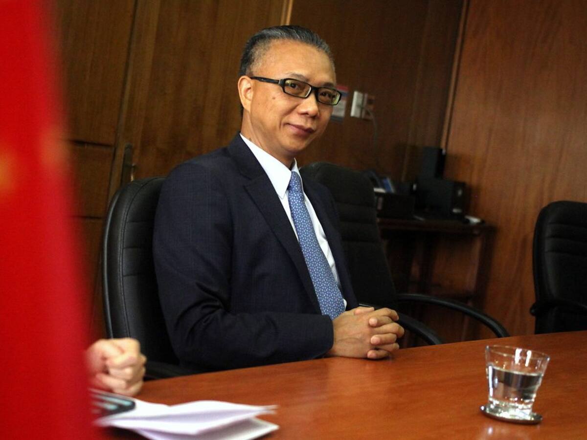 Xu Bu, embajador de China: «No conozco el compromiso del Gobierno de China a donar ventiladores a Chile»
