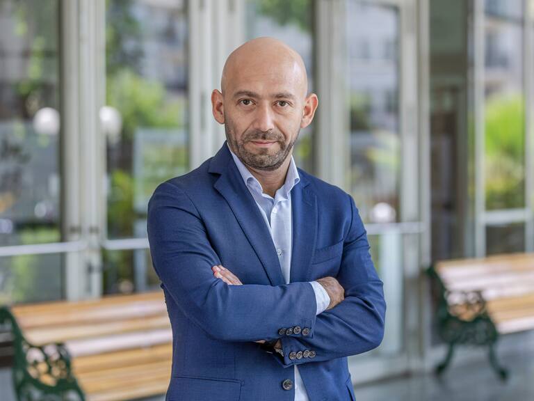 Académico es acusado de experimentación humana: habría realizado biopsias a sus alumnos en la U. Finis Terrae