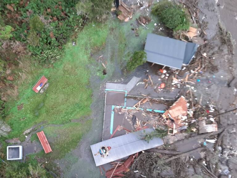 Comando de la FACh rescató a dos personas aisladas por inundaciones en Palena