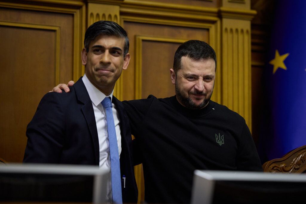 El primer ministro del Reino Unido, Rishi Sunak, visita al presidente de Ucrania, Volodimir Zelenski, durante un viaje oficial hasta la ciudad de Kiev.
