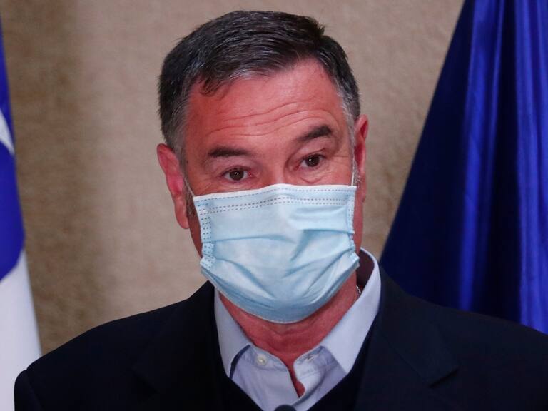 Senador Ossandón critica indultos del Gobierno, pero afirma que no dejará la mesa de seguridad