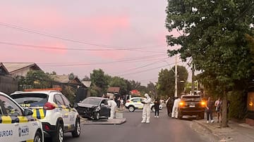 Terminó en colisión contra una casa: conductor de aplicación sufre robo frustrado por tres menores en Maipú