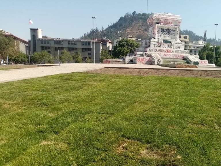 Volvió el pasto: Providencia estrena remodelación de Plaza Baquedano