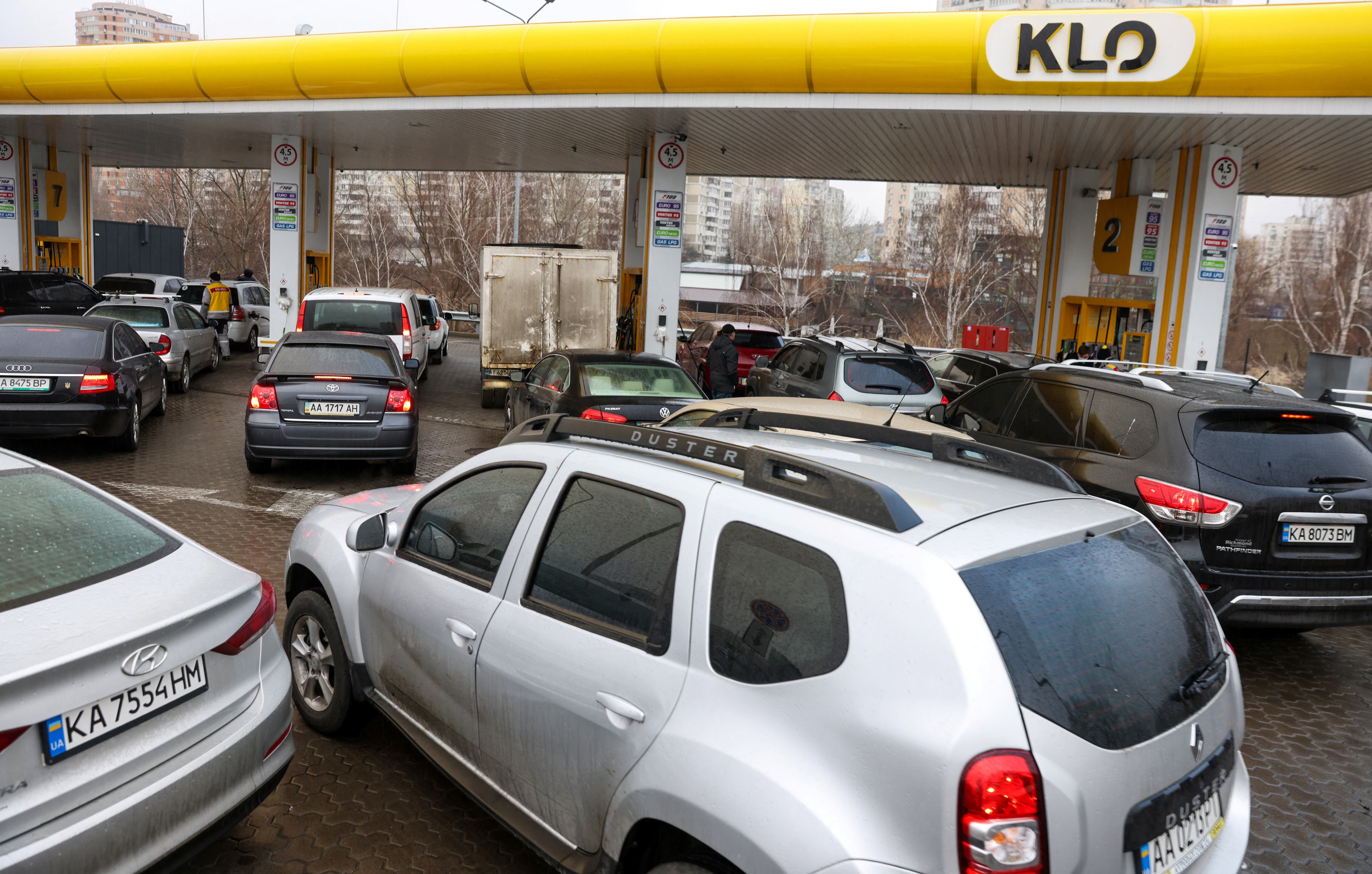Atochamiento tras ataques de Rusia a Ucrania | REUTERS/Umit Bektas