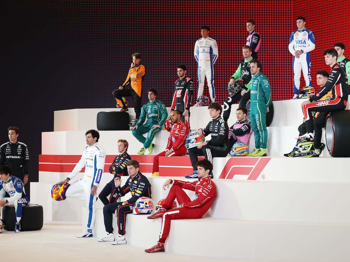 Para el fondo de pantalla: esta es la foto oficial de los 20 pilotos de Fórmula 1 para el 2025