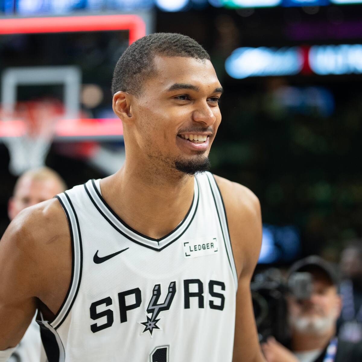 El puntazo de Victor Wembanyama para el triunfo de los Spurs que mantiene en vilo la final de la Conferencia Oeste de la NBA