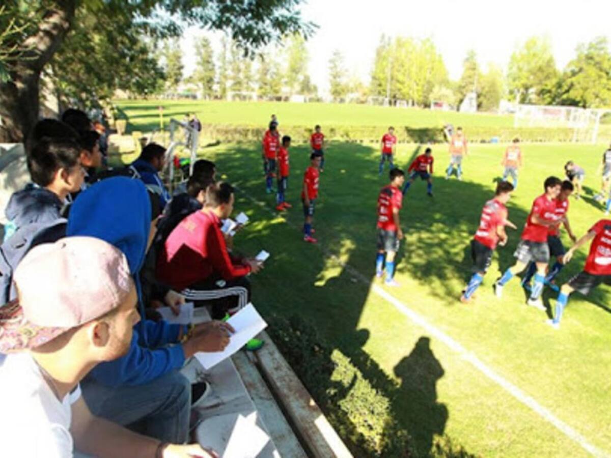 AGEFUCH: El nuevo gremio de entrenadores del fútbol chileno que se instaló en la actividad