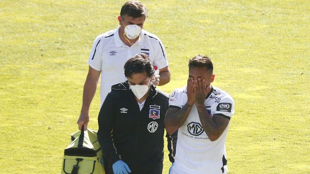 28 DE OCTUBRE DE 2020/VIÑA DEL MARMarcos Bolados se lamenta tras lesionarse, durante el partido valido por la fecha 16 del Campeonato Nacional AFP PlanVital 2020, entre Everton y Colo Colo, disputado en el Estadio Sausalito.
FOTO: LEONARDO RUBILAR CHANDIA/AGENCIAUNO