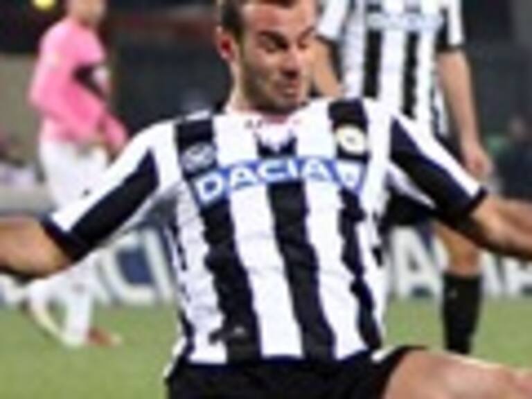 Juventus de Vidal siguió líder invicto tras empatar ante Udinese de Isla