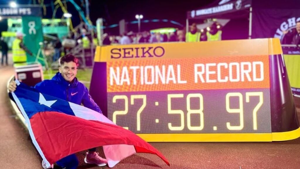 Carlos Díaz alcanza su quinto récord nacional de atletismo al batir la marca de los 10 mil metros