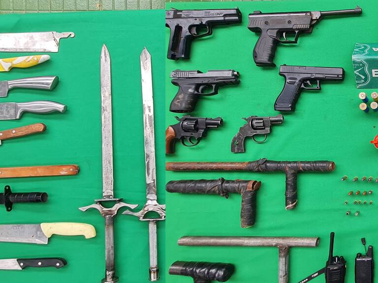 Procedimiento policial en Lo Prado: dos antisociales detenidos y más de 30 armas incautadas