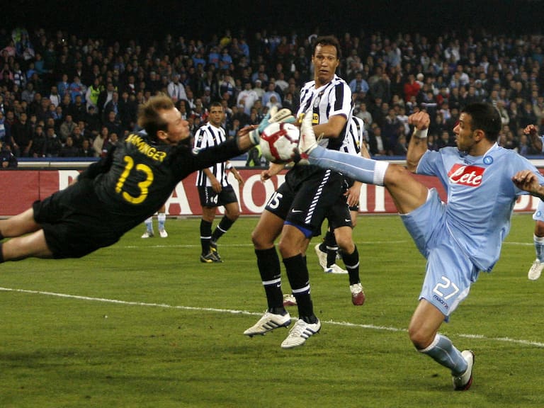 Lo chocó un tren: muere recordado arquero de Arsenal y excompañero de Arturo Vidal