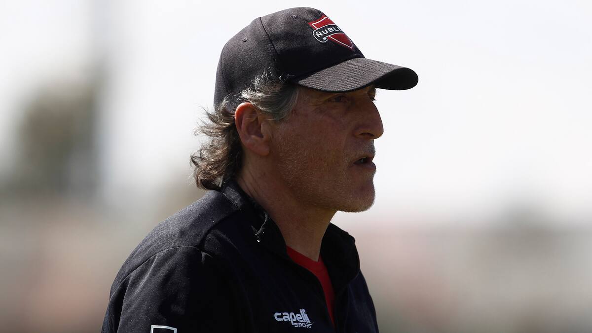 La tajante postura de Mario Salas sobre darle “una mano” a Colo Colo por el duelo Ñublense-U de Chile