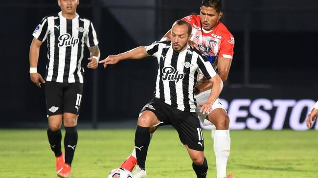 ¿Opción para la U? Presidente de Libertad reconoció que rescindirán el contrato de Marcelo Díaz