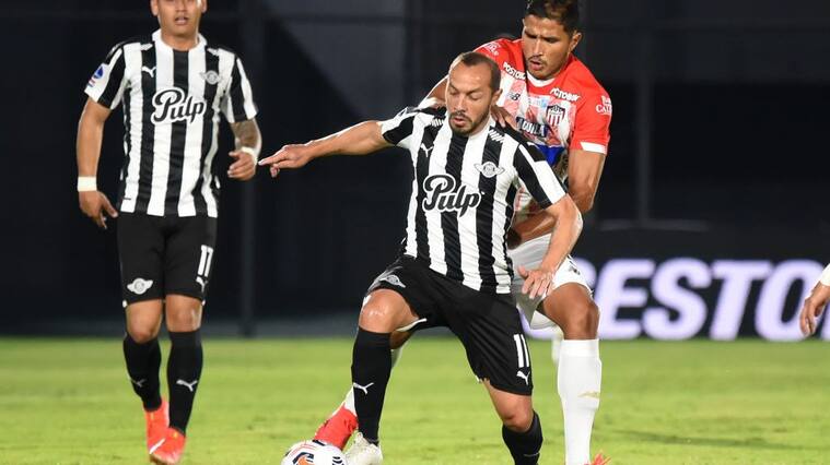 ¿Opción para la U? Presidente de Libertad reconoció que rescindirán el contrato de Marcelo Díaz