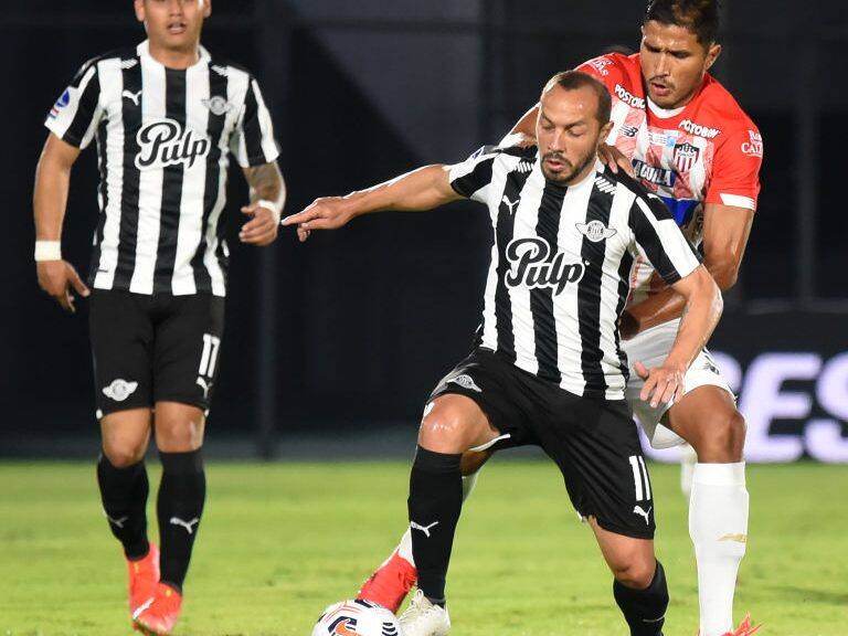 ¿Opción para la U? Presidente de Libertad reconoció que rescindirán el contrato de Marcelo Díaz