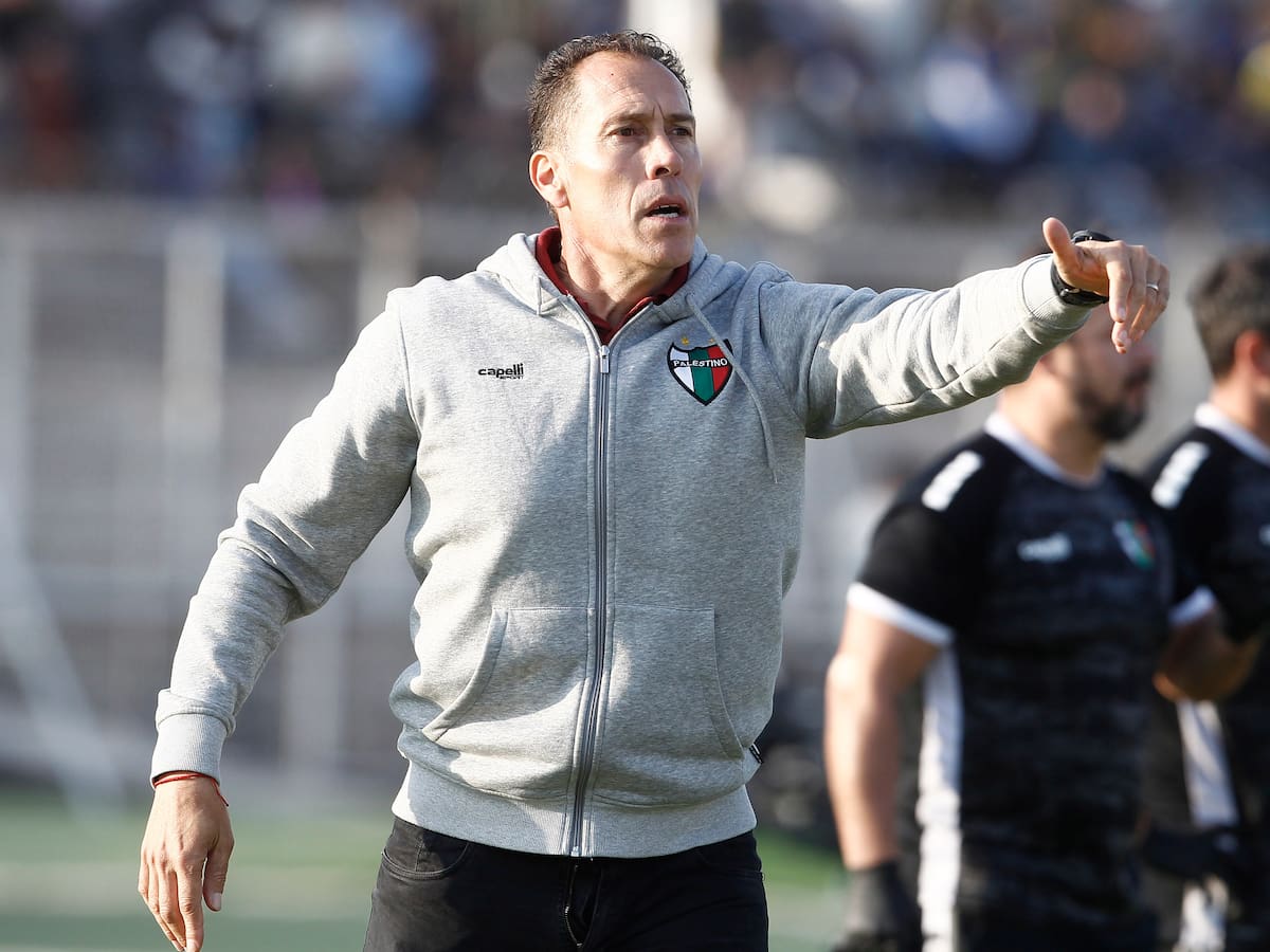 Remezón en La Cisterna: Lucas Bovaglio no continuaría como DT de Palestino en 2026