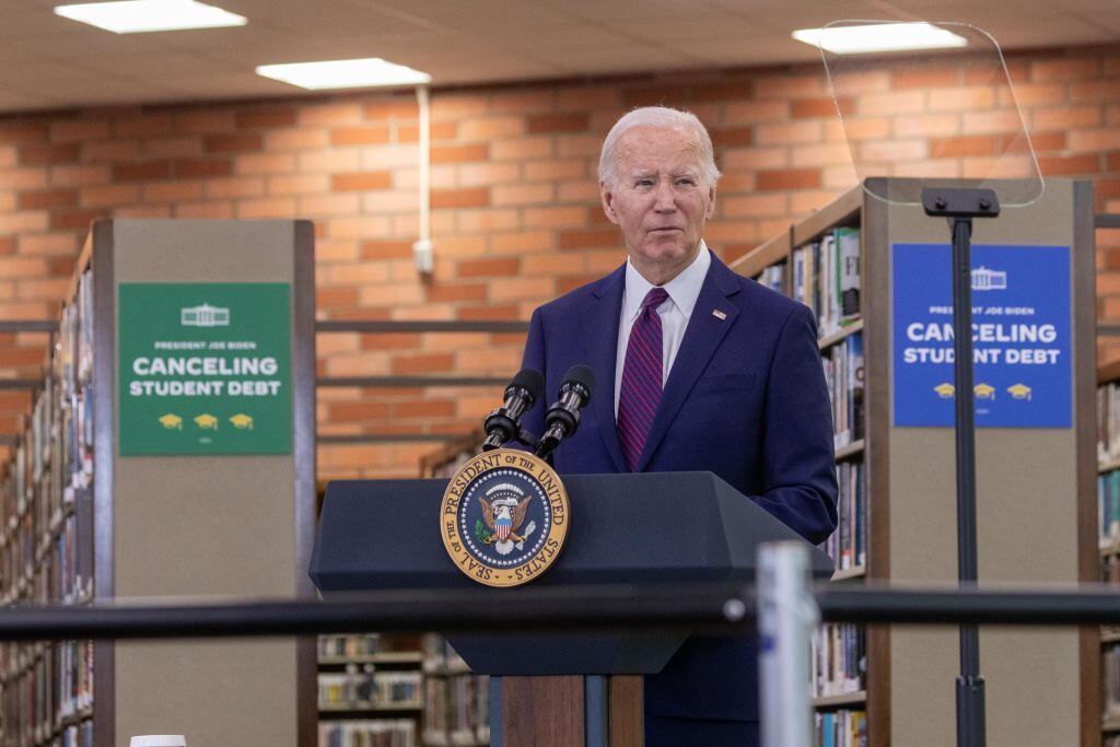 El mandatario estadounidense Joe Biden habla en un evento de campaña en Culver City del estado de California.
