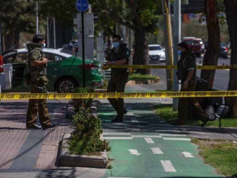 28 de FEBRERO de 2022/ LAS CONDESUna balacera se registró en las intersecciones de Gredos con IV Centenario en la comuna de Las Condes. Carabineros realizaba fiscalización y conductor de vehículo de alta gama realiza disparos dándose a la fuga
FOTO: DIEGO MARTIN/AGENCIAUNO