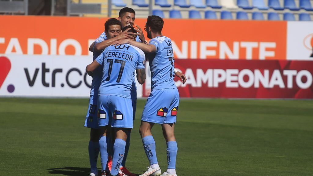 Martes 20 de 2020/RANCAGUA El jugador Facundo Castro anota el primero Gol de la jornada durante el partido entre Curico Unido v/s O«hIggins valido por la fecha 16 del APF Plan Vital de jugado en el estadio El Teniente de Rancagua.
FOTO:VICTORPEREZ/AGENCIAUNO.