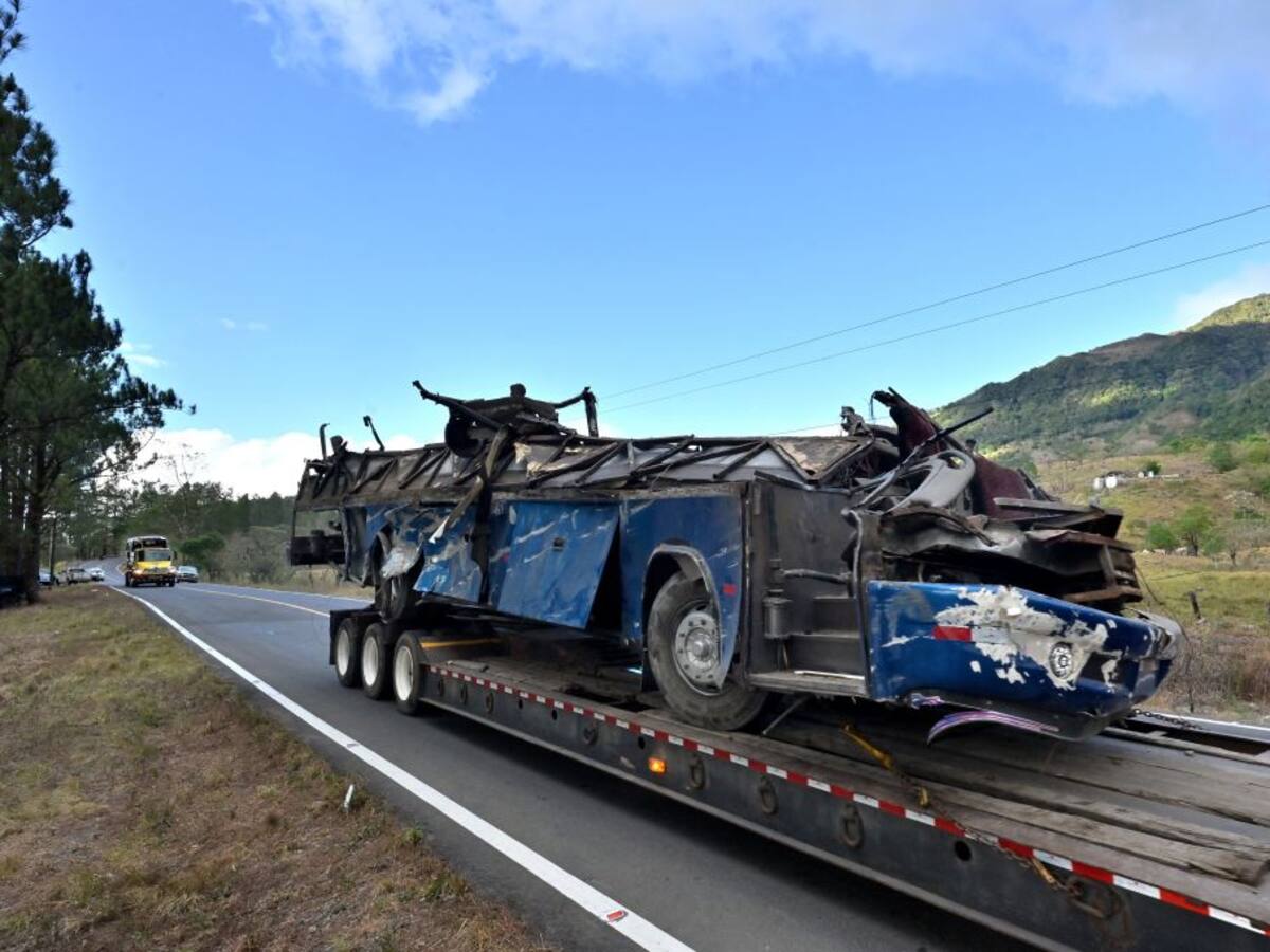 Autobús se accidenta en Panamá y deja al menos 39 muertos