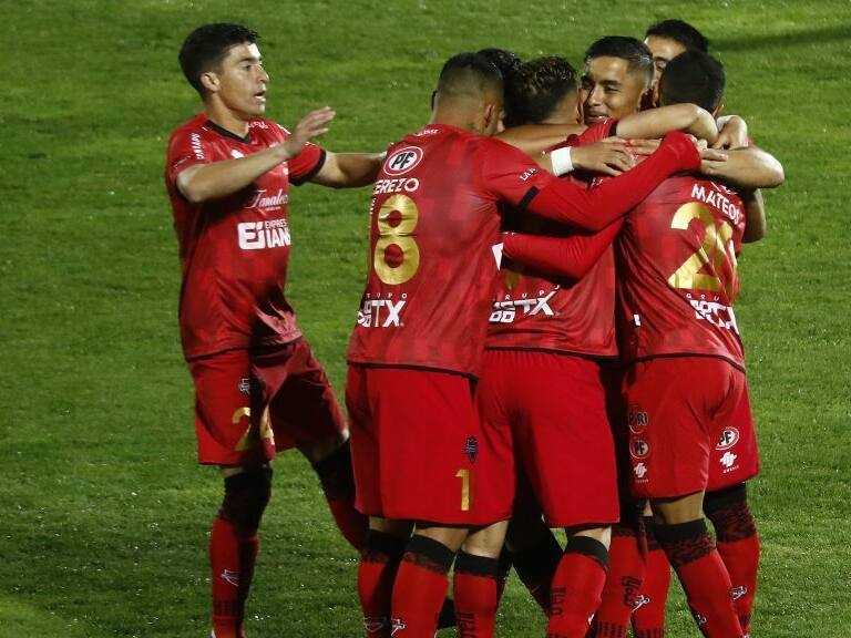 24 DE ABRIL DE 2021/VALPARAISOMathias Pinto en festejo de su gol y el 0-1, durante el partido valido por la fecha 5 del Campeonato Nacional AFP PlanVital 2021, entre Santiago Wanderers y Nublense, disputado en el Estadio Elias Figueroa Brander de Valparaiso.
FOTO: LEONARDO RUBILAR CHANDIA/AGENCIAUNO
