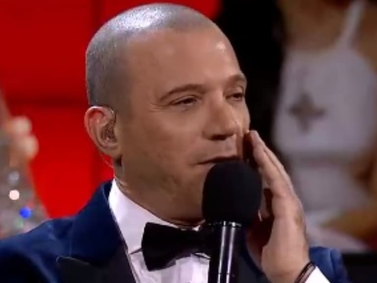 Le cantan «Cumpleaños feliz» a Julián Elfenbein en «The Voice Chile»
