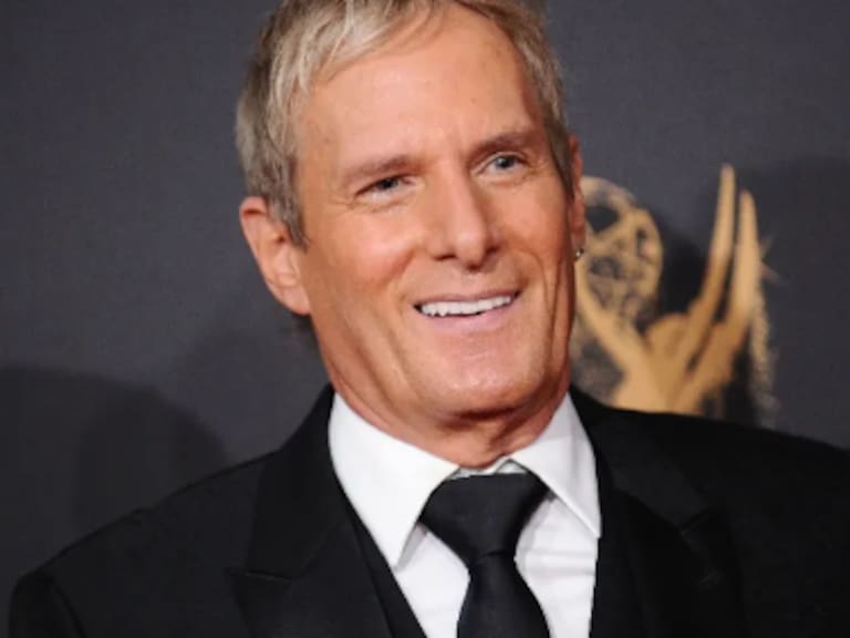 Michael Bolton fue intervenido debido a un tumor cerebral