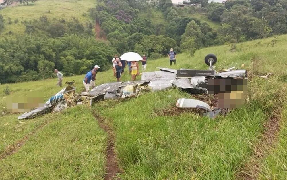 La mayor parte de la avioneta que se despedazó en el aire en el Estado de Minas Gerais en Brasil.