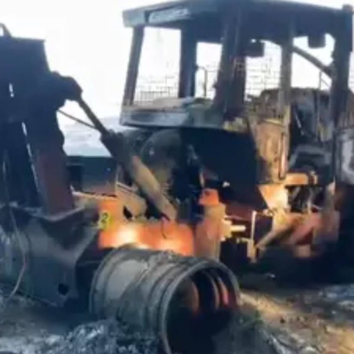 Desconocidos queman cinco máquinas y provocan incendio forestal en nuevo ataque en La Araucanía