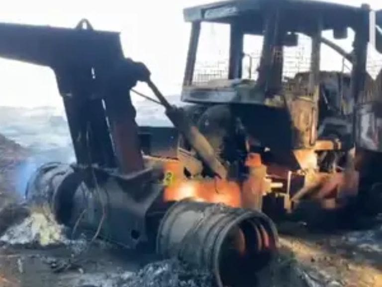 Desconocidos queman cinco máquinas y provocan incendio forestal en nuevo ataque en La Araucanía