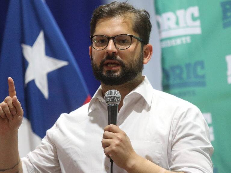 9 de DICIEMBRE de 2021 / SAN BERNARDO Gabriel Boric, candidato presidencial de Apruebo Dignidad se reúne con vecinos de San Bernardo en el gimnasio Ferroviario para abordar temas de narcotrafico
FOTO: DIEGO MARTIN/AGENCIAUNO