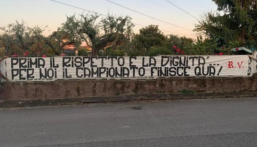 Hinchas de AS Roma rechazan el regreso del Calcio