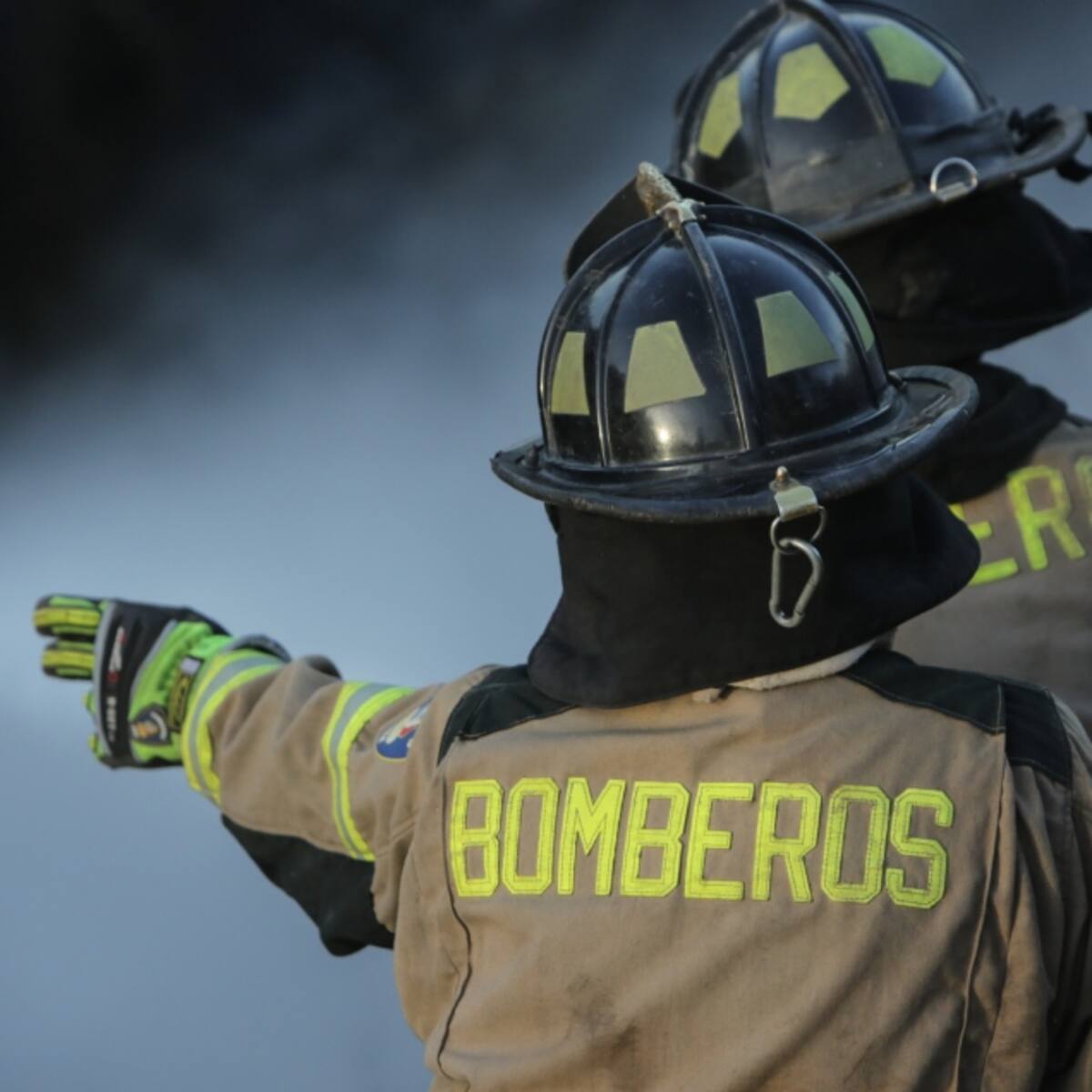 Seis camiones terminan destruidos tras incendio de acople de neumáticos en Lampa
