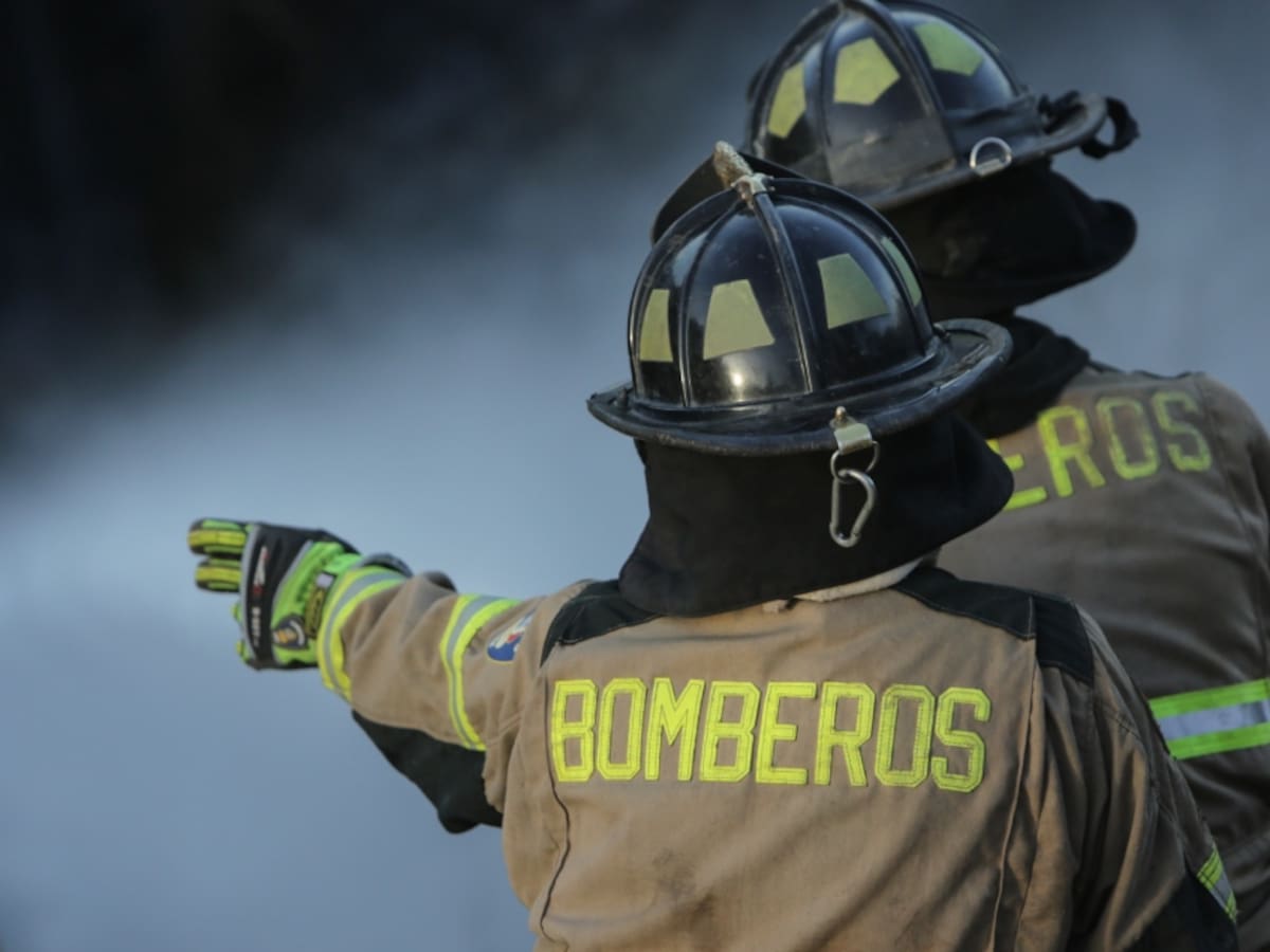 Reportan explosión por fuga de gas en restaurante de comida peruana en pleno centro de Santiago
