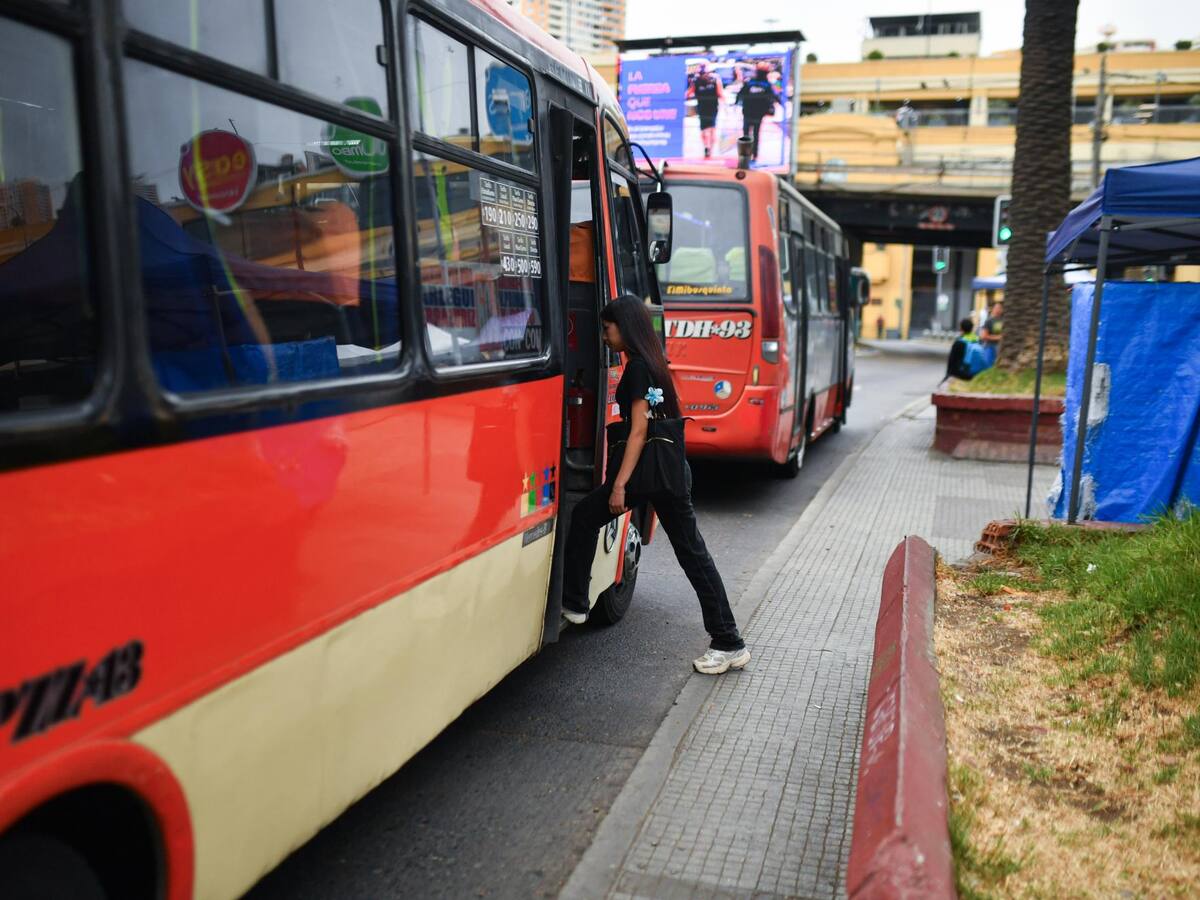 Paro de micros en región de Valparaíso: conductores inician paralización por deudas y alza de combustibles