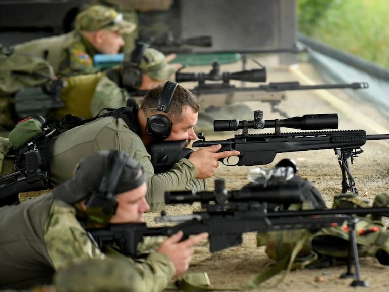 Soldados de Rusia son parte de competencia de tiro en un entrenamiento