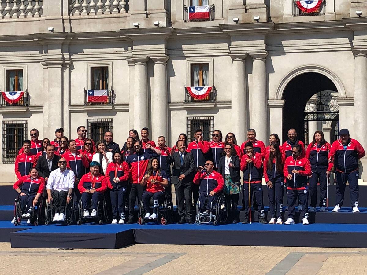“El Estado de Chile tiene el deber de invertir más en ustedes”: Presidente Boric recibe al Team Para Chile en La Moneda