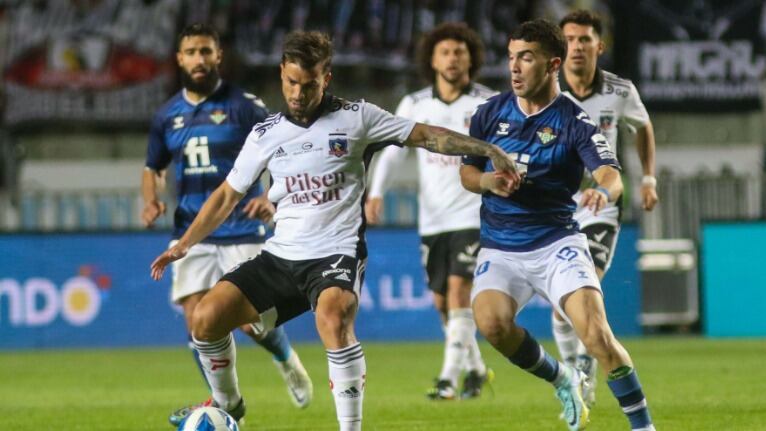 Prensa española es lapidaria con gira del Real Betis y remarca el juego brusco de Colo Colo: "Entradas muy duras por parte de los chilenos"