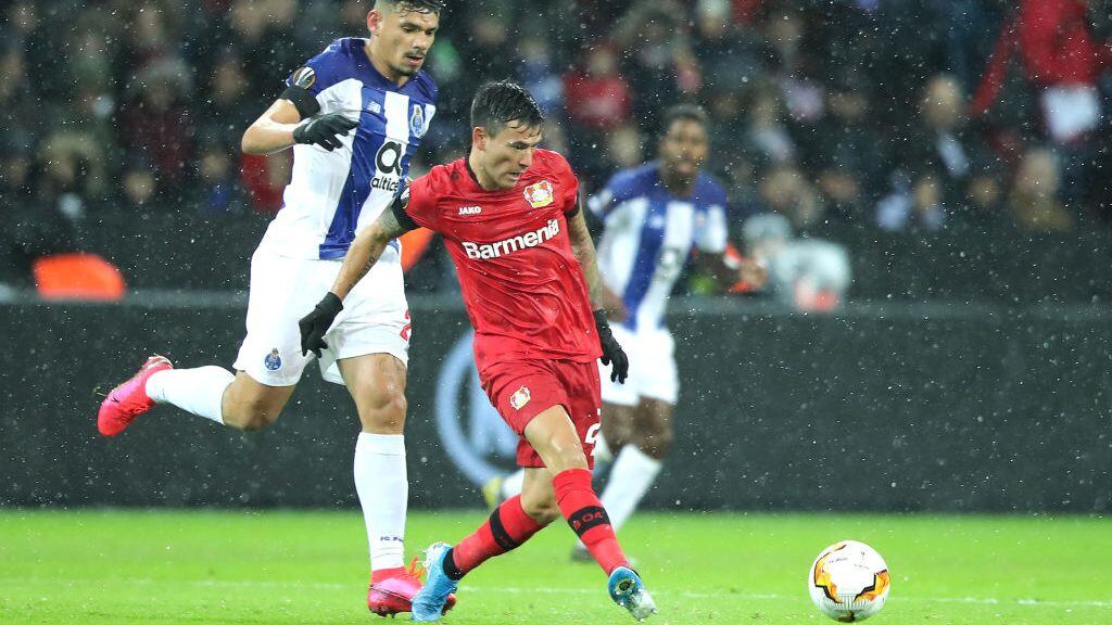 LEVERKUSEN, GERMANY - FEBRUARY 20: Charles Aranguiz of Bayer 04 Leverkusen passes the ball on with pressure from Francisco Soares of Porto during the UEFA Europa League round of 32 first leg match between Bayer 04 Leverkusen and FC Porto at BayArena on February 20, 2020 in Leverkusen, Germany. (Photo by Christof Koepsel/Bongarts/Getty Images)