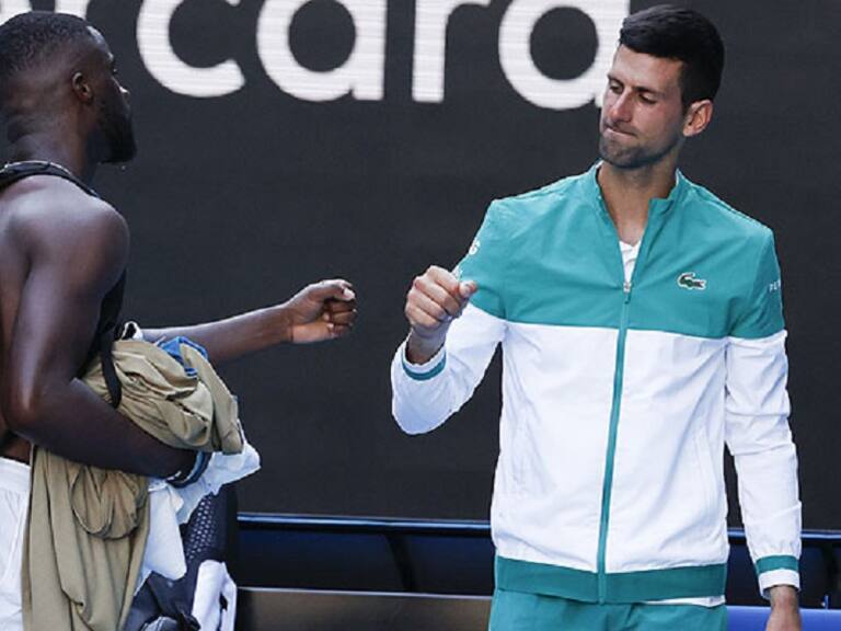 Tiafoe explota tras caer ante Djokovic en Australia: «Él no necesita de estas ayudas»