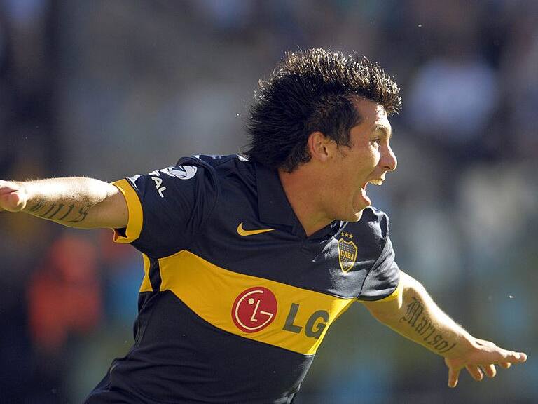 BUENOS AIRES, ARGENTINA - MARCH 25: Gary Medel of Boca Juniors celebrates scored goal against River Plate during a match as part of the Clausura 2010 on March 25, 2010 in Buenos Aires, Argentina. (Photo by Santiago Rios/LatinContent via Getty Images)