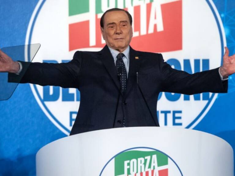 Silvio Berlusconi le ofrece a los jugadores del Monza un "autobús lleno de prostitutas" si logran vencer a algún club grande de Italia