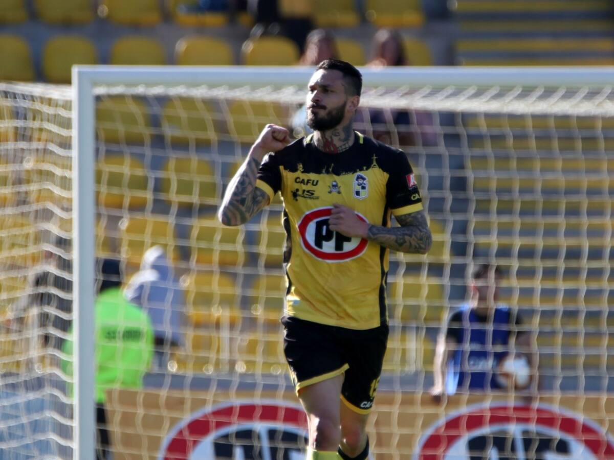Los dos partidos del torneo que transmitirá la televisión abierta en el regreso del fútbol chileno