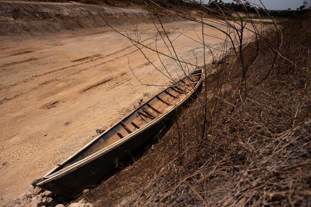 Un río en el Amazonas de Brasil, en la provincia de Manaos, sufre la sequía ante el calentamiento global.
