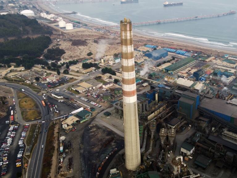 Tras episodio de contaminación: SMA dicta medidas contra siete empresas de Concón, Quintero y Puchuncaví